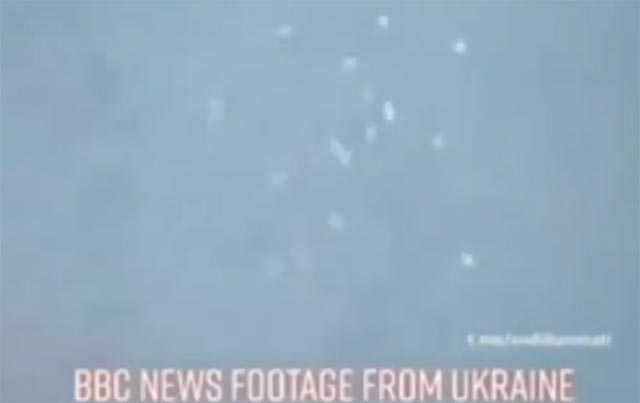 Над линией соприкосновения на Украине замечены многочисленные НЛО. Это говорит об использование сверхсекретных технологий.
