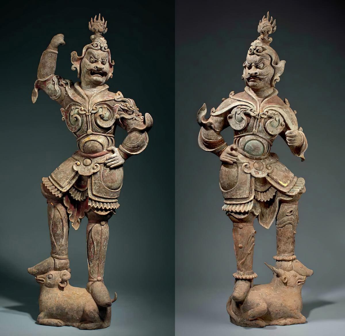 Два керамических воина-хранителя из гробницы. Китай, династия Тан, 618-906 гг. н.э.