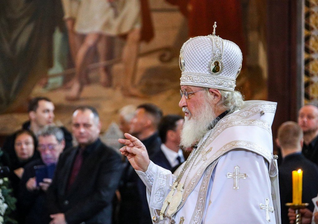 Патриарх Кирилл упал во время богослужения. Недобрый знак?