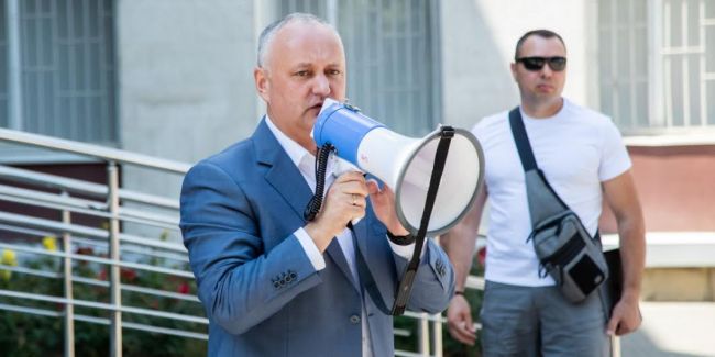 Додон: Власть в Молдавии вот-вот падет, но убежать за Прут успеют не все