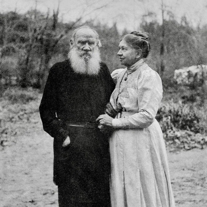 фотография Льва Толстого и его жены Софьи Андреевны