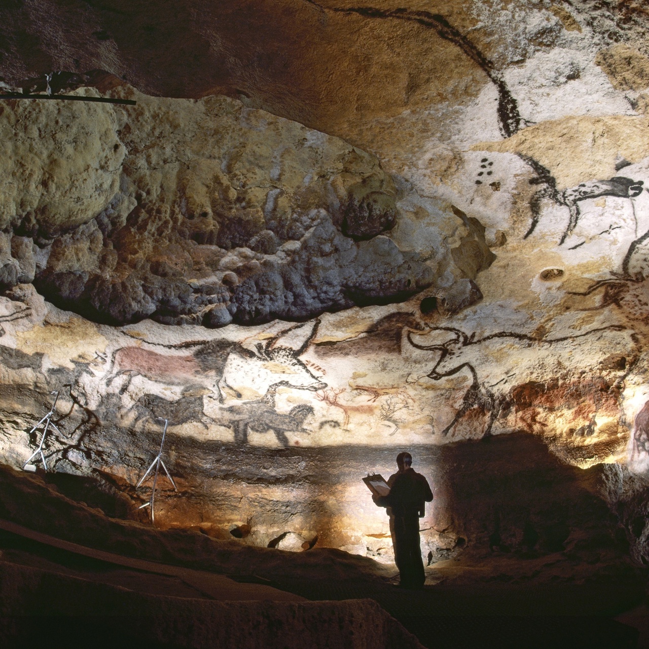 Пещерные рисунки Ласко, возраст которых 17 000 лет.