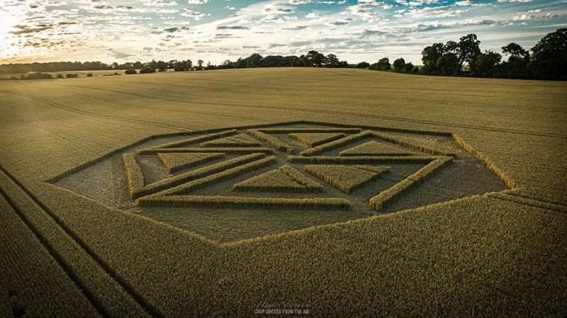 В английском графстве Уилтшир обнаружен новый рисунок на поле