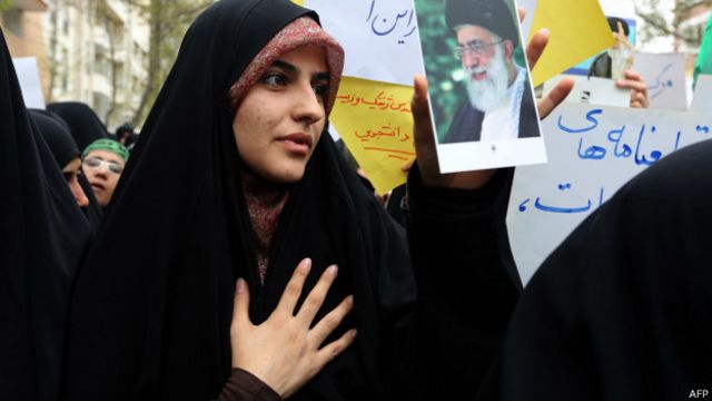 Иранские женщины протестуют против проверок на девственность