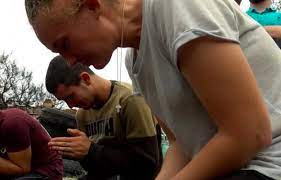 Украинские наводчики-добровольцы молят односельчан о прощении на коленях