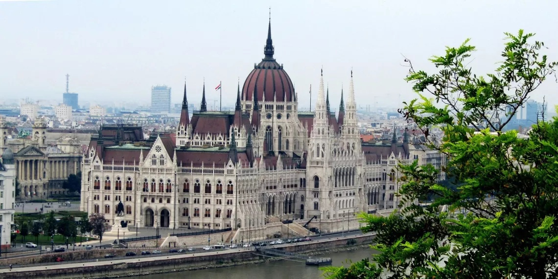 Венгрии предложили выйти из ЕС из-за 