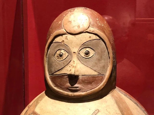 2000-летняя фигурка Наска. Датируется: 100 г. до н.э - 200 г н.э. Художественный музей Денвера