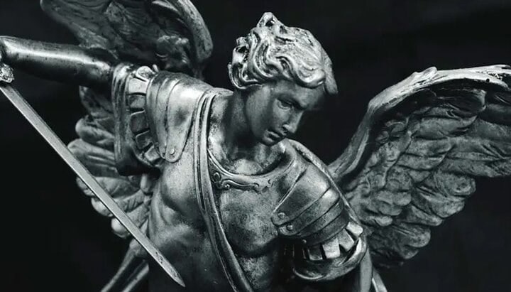 В Нанте по требованию либералов и атеистов решили снести статую Михаила Архангела вопреки мнению 90% жителей города.