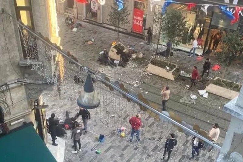 Десятки человек пострадали при теракте в центре Стамбула