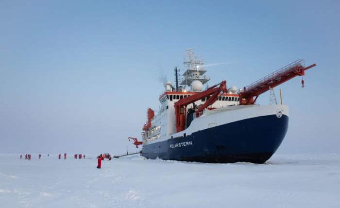 Коронавирусный кризис достиг Арктики и подвергает опасности крупную ледяную исследовательскую экспедицию