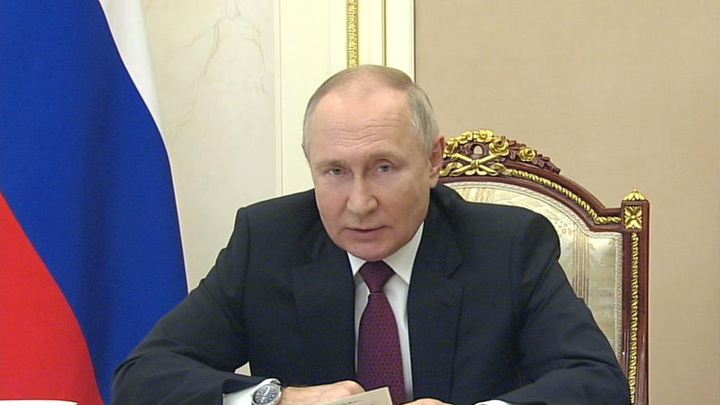 Путин: нужно наращивать объем поставок техники в ВС РФ и улучшать ее качество