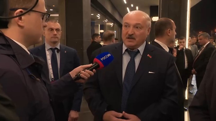 Лукашенко рассказал, в чем ошибка Зеленского и за что того держат американцы