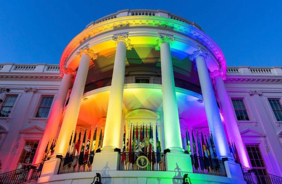 Шестицветный Белый дом США. Байден подписал закон о признании однополых браков в США