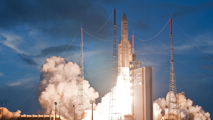 Ракета-носитель Ariane 5 с тремя спутниками успешно стартовала с космодрома Куру