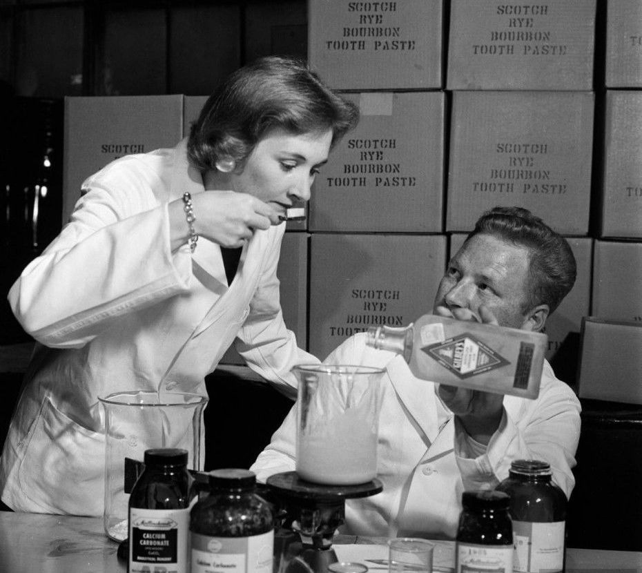 Американец Дон Пойнтер в 1954 году изобрел зубную пасту со вкусом виски