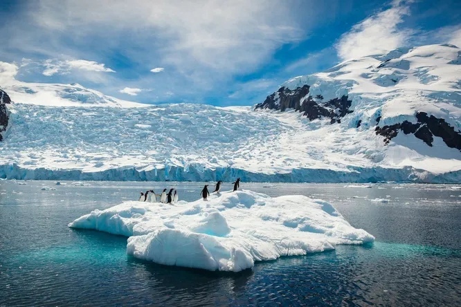 Аномальный источник тепла под Антарктидой: оказалось, что лёд тает изнутри