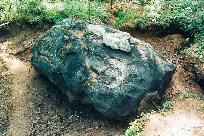 Kaнадский метеорит с внеземными иероглифами