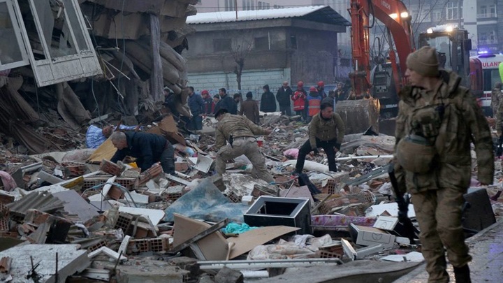 Почти три тысячи зданий рухнули после двух землетрясений в Турции