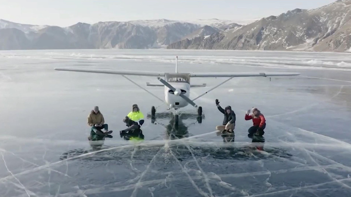 Приземление на льду Байкала: специалисты в шоке от такой наглости