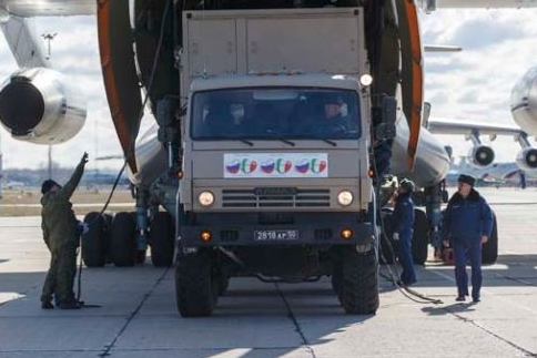 Самолеты с российскими военными медиками прибыли в Италию