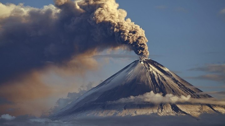 Пепел от извержения камчатского вулкана Шивелуч распространился на 500 км