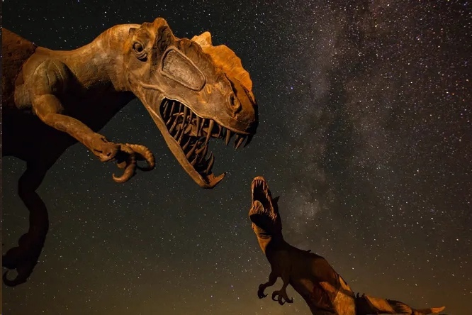 Появилась теория о том, что останки динозавров могут быть на Луне