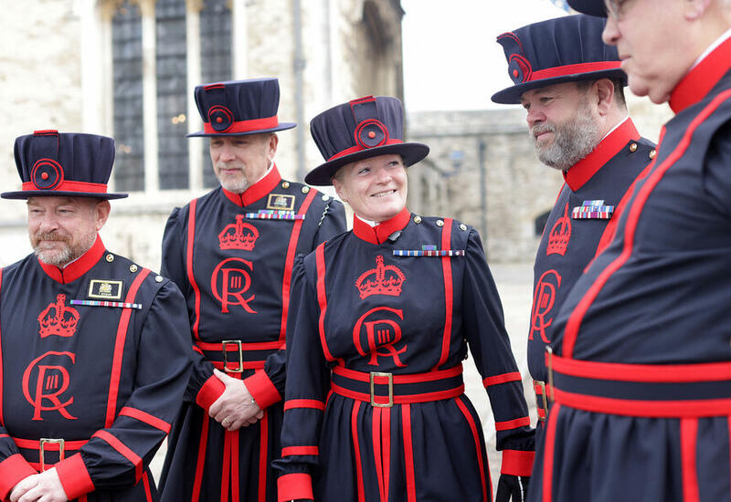 Стражам лондонского Тауэра выданы новые мундиры для знаменательной даты