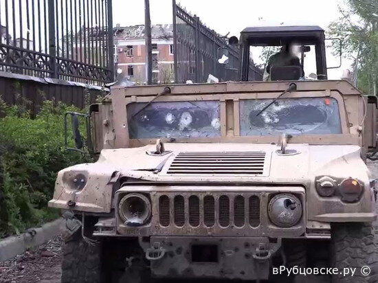 Бойцы группы «Вагнер» захватили в Артемовске американский бронеавтомобиль Humvee