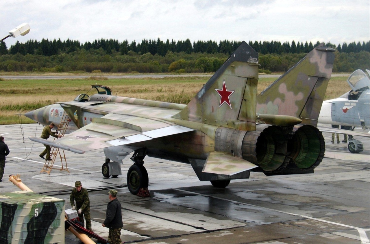 Есть только миг: МиГ-25 — охотник за призраками