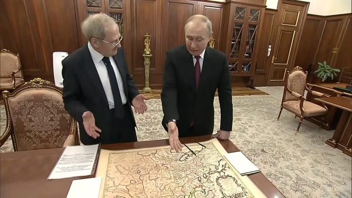 Зорькин показал Путину французскую карту XVII века, где нет Украины