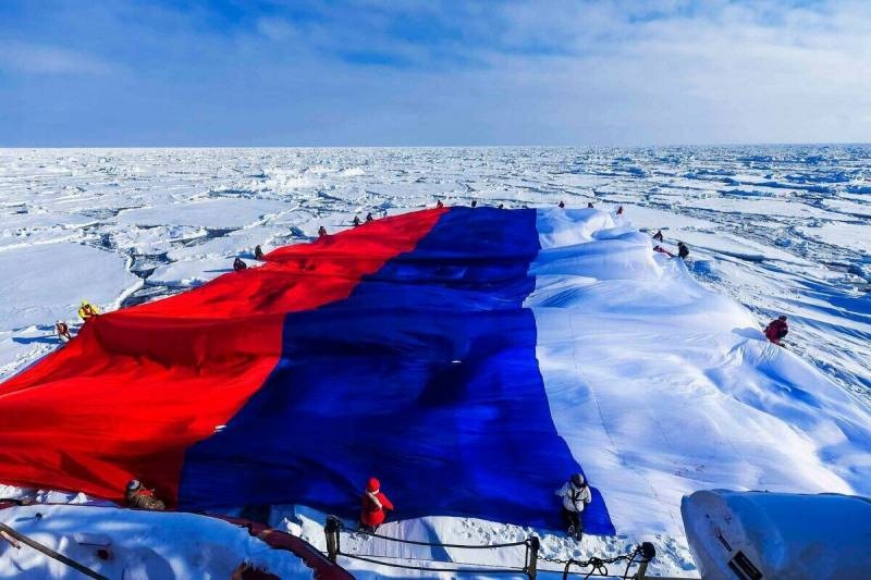 Борьба за хребет Ломоносова: Россию пытаются вытеснить из Арктики