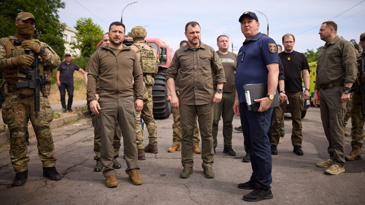 Теракт на Каховской ГЭС: Зеленского отправили на место преступления