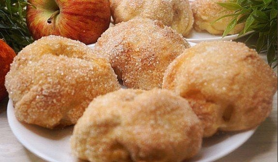Нежные булочки-пирожные с яблоками (Румяные щечки)