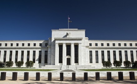 ФРС США скирдует доллары