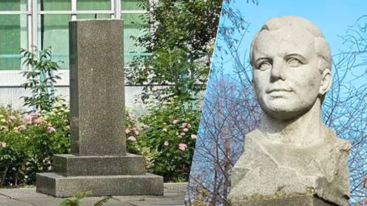 В Киеве снесли памятник Гагарину