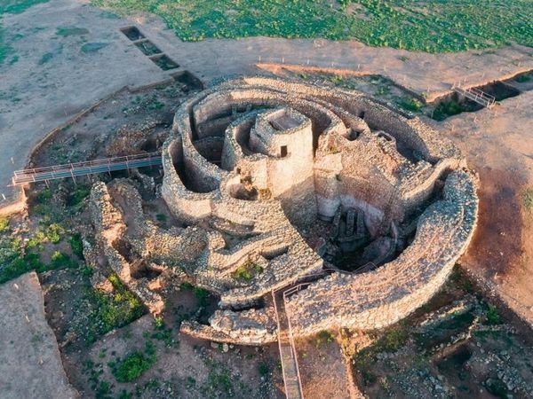 Удивительная и загадочная «Мотилья дель Азуэр» ('Motilla del Azuer') поселение-крепость бронзового века в Испании