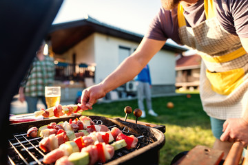 Наслаждайтесь летними днями: Идеальный выбор мангала и лучшие советы для пикника и шашлыка