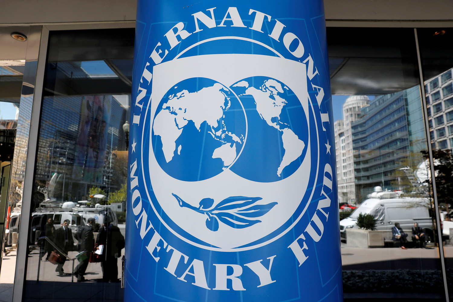Депутаты предложили выйти из Международного валютного фонда