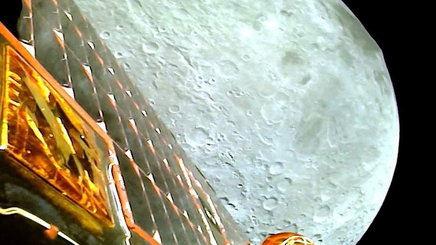 Индийский луноход спустился на поверхность Луны