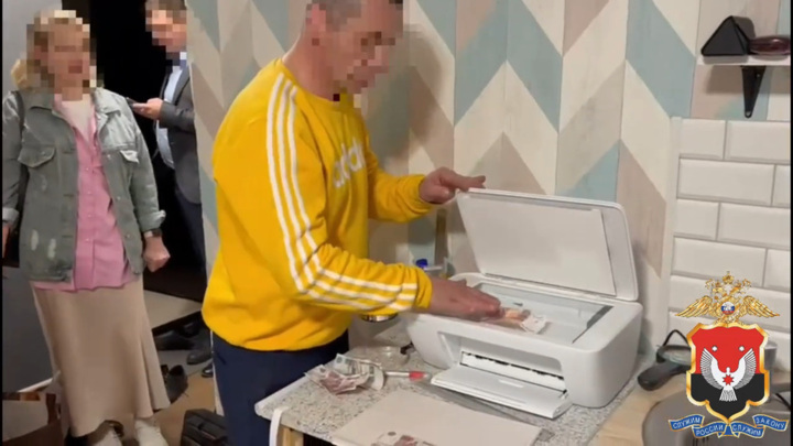 Житель Ижевска ходил в магазин с деньгами, напечатанными на принтере