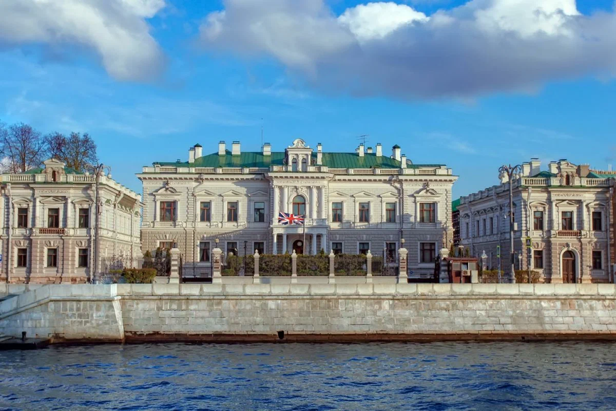 Резиденцию британского посла в центре Москвы захотели отдать патриотам