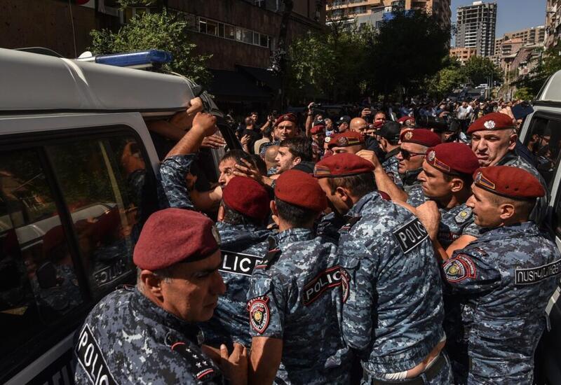 Акции в Ереване продолжаются - большое количество арестов