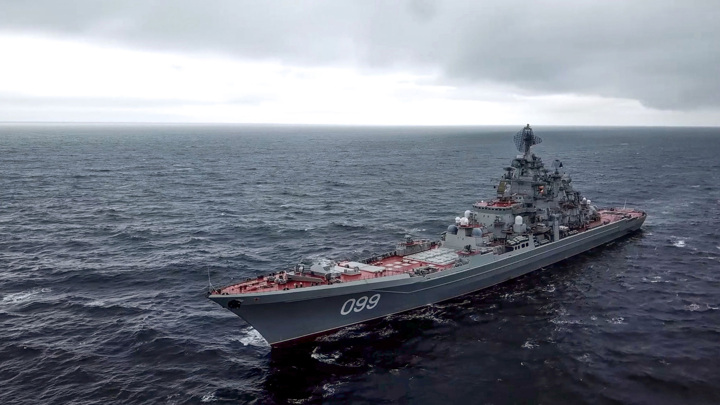 Конгрессмен поздравил ВМФ США открыткой с российским кораблем