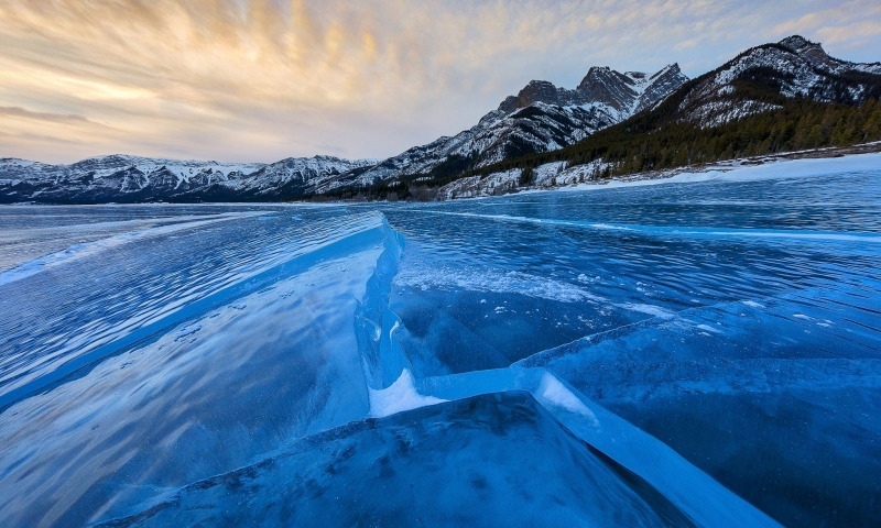 Звуки замерзающего озера: необычное природное явление