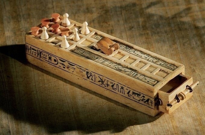 Настольная игра Тутанхамона, 3000 лет.