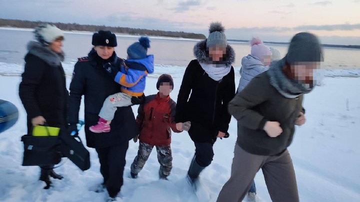 В Красноярском крае из многодетной семьи изъяли восьмерых детей