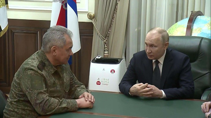 Песков пояснил, почему не раскрываются детали визита Путина в штаб ЮВО