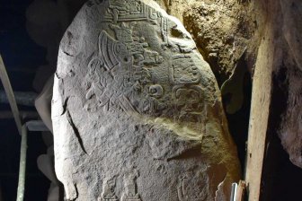 В Гватемале частично расшифровали надписи на древней стеле времен майя