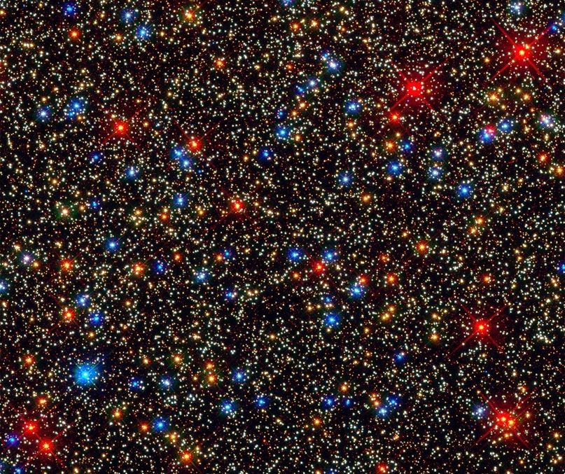 Центр звёздного скопления Омега Центавра (NGC 5139), удалено от нас на 15 тысяч световых лет.