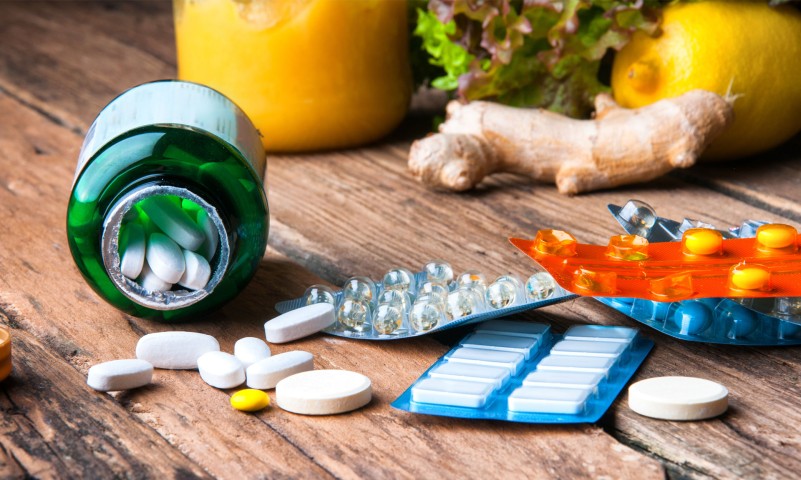 Врач Мясников о вреде аптечных витаминов
